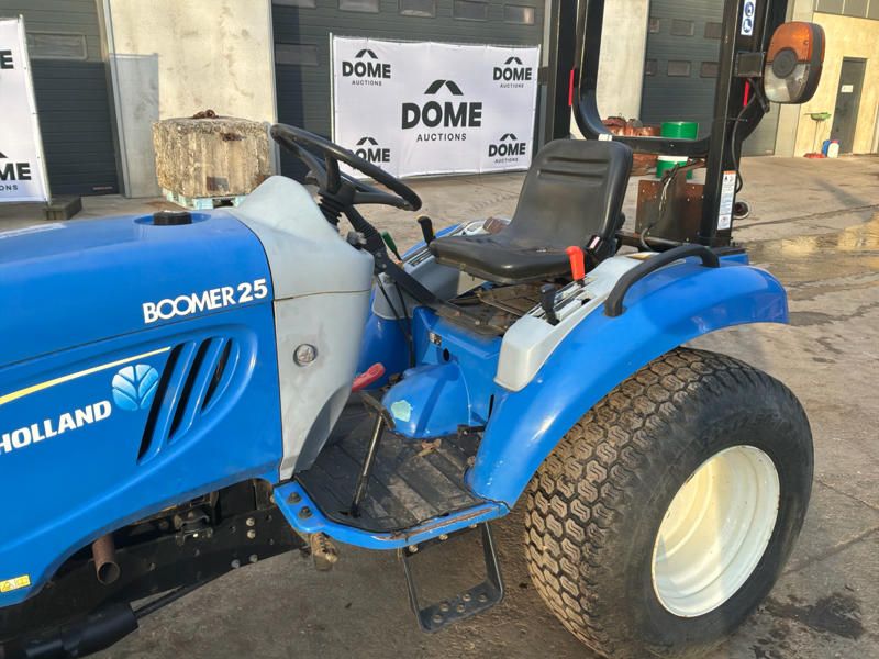 2013 New-Holland Boomer LA 25 Narrow-track tractor