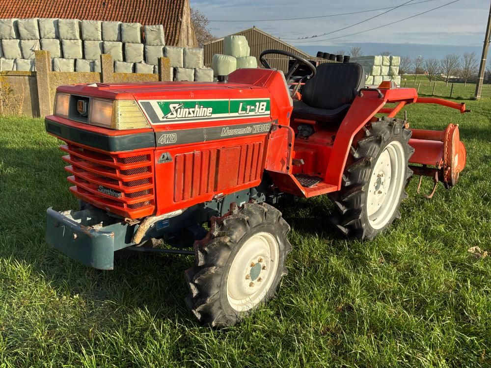 Kubota L1-18 Minitraktor mit Allradantrieb und Deichsel
