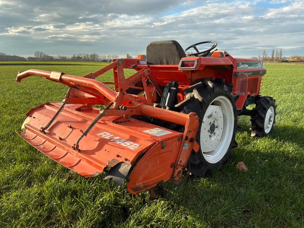 Kubota L1-18 Minitraktor mit Allradantrieb und Deichsel
