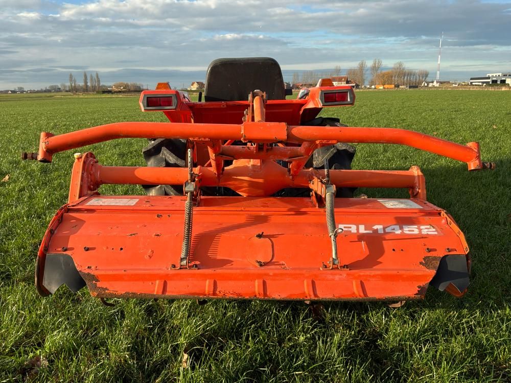 Kubota L1-18 Minitraktor mit Allradantrieb und Deichsel