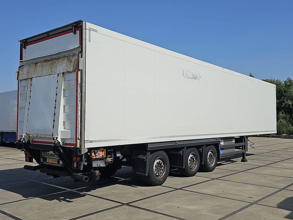 SCHMITZ SKO 24 FP 40 COOL steeraxle taillift