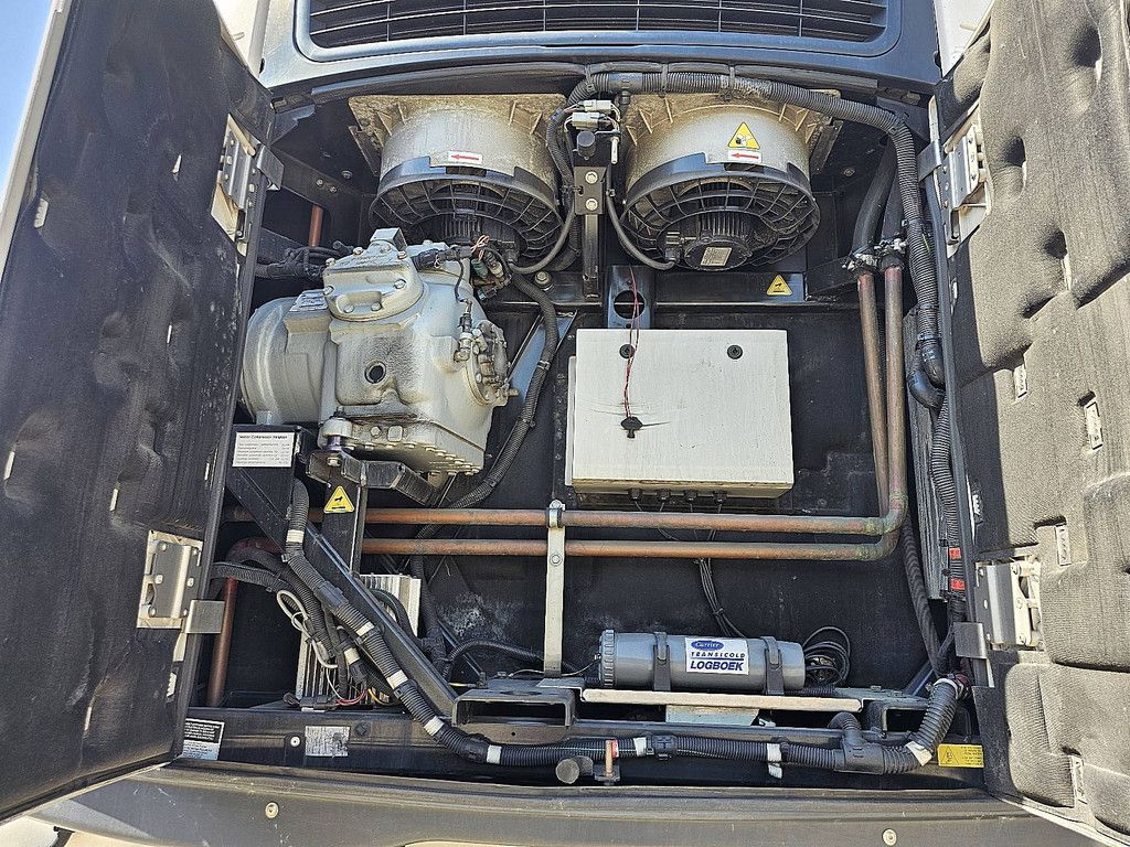 SCHMITZ SKO 24 FP 40 COOL steeraxle taillift