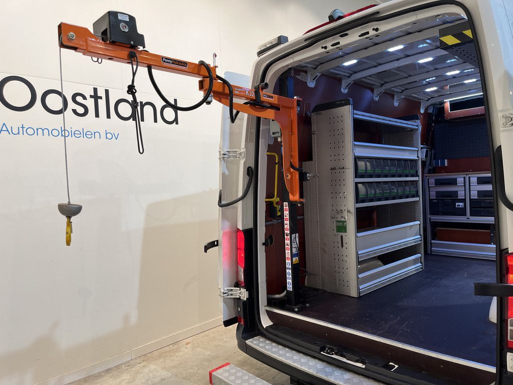 Man TGE 50 2.0 L3H3 180 PK DL DSG Automaat / Servicebus / GVW 5.000 KG / Bott Inrichting / Swinglift Kraan / Trekhaak 3500 KG / 220V. / Euro 6 / Airco / CarPlay / Camera / Cruise Control / 53.000 KM !! C-Rijbewijs !!