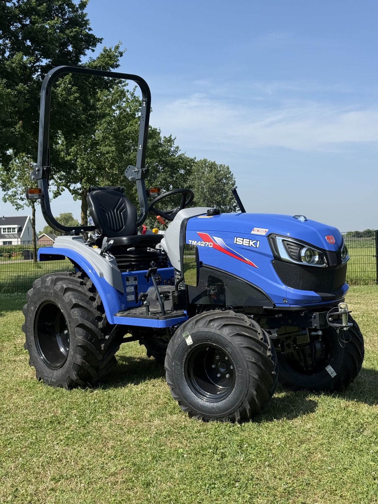 Iseki TM4270 4WD HST Black Edition | 30 PK | Lease mogelijk