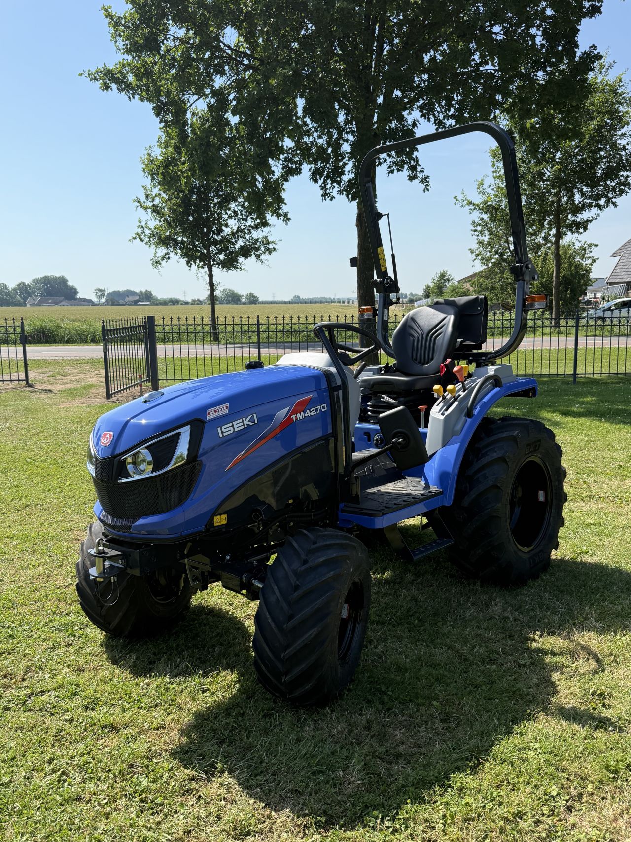 Iseki TM4270 4WD HST Black Edition | 30 PK | Lease mogelijk