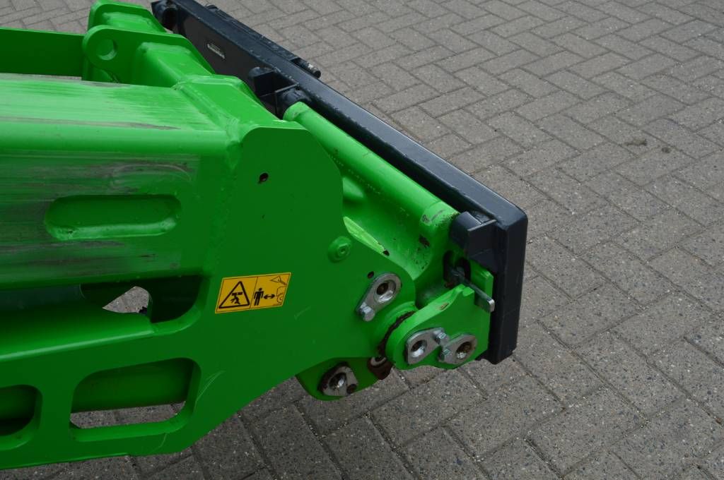 Avant Side shift adapter