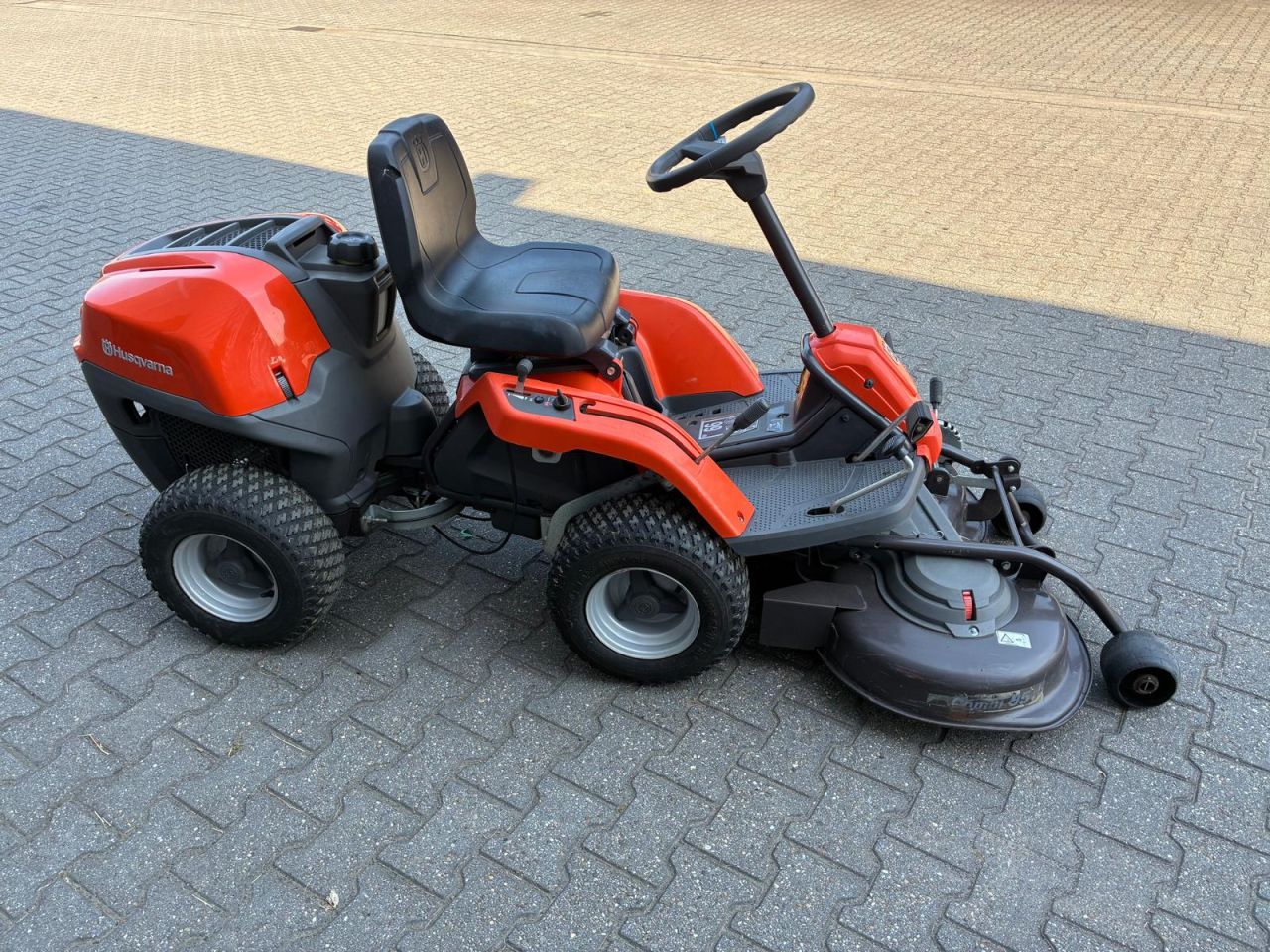 Husqvarna Rider R115C frontmaaier met 94cm combi maaidek