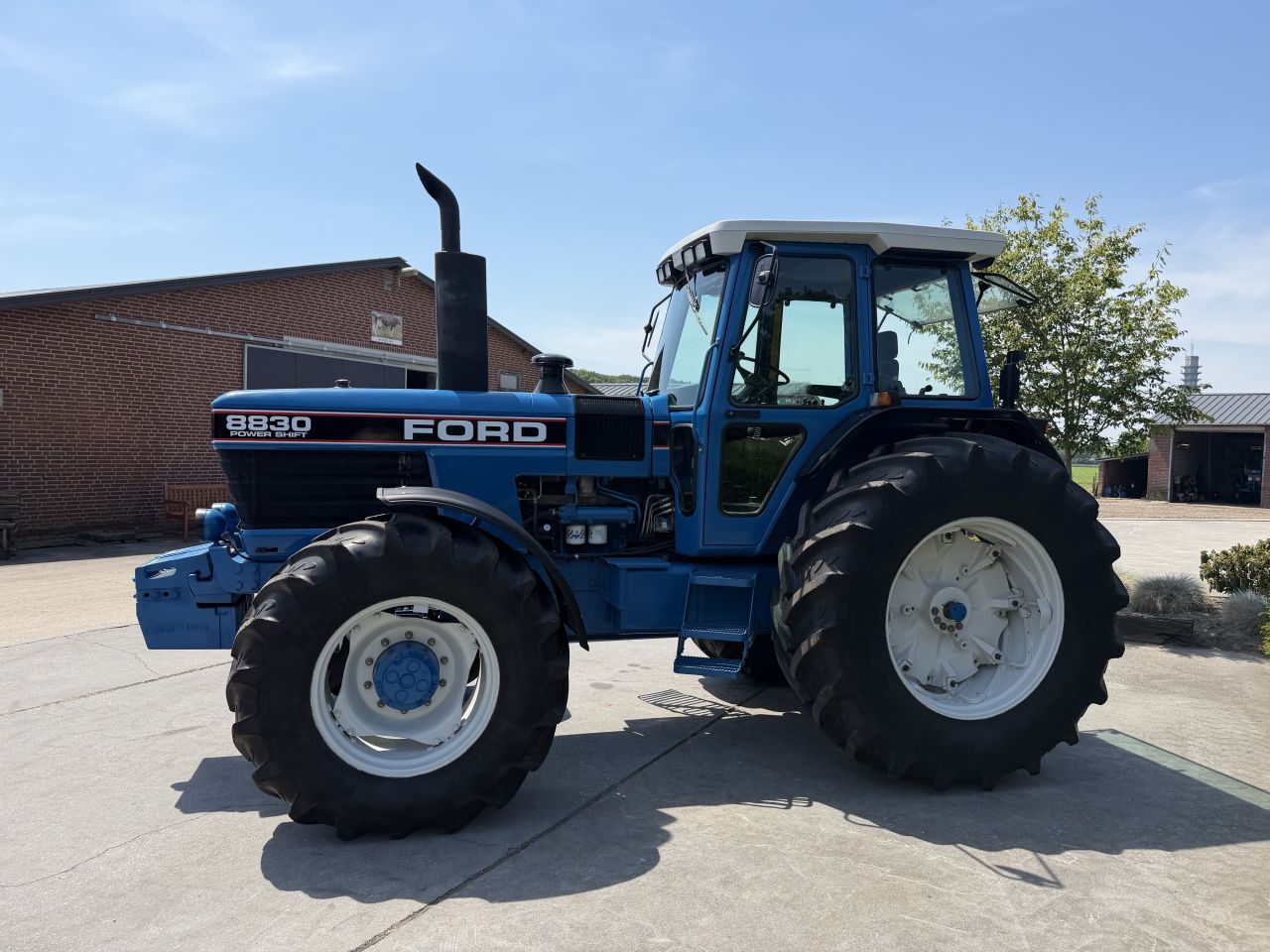 Nette Ford 8830 powershift 40kmh