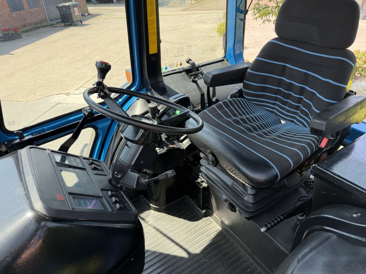 Nette Ford 8830 powershift 40kmh