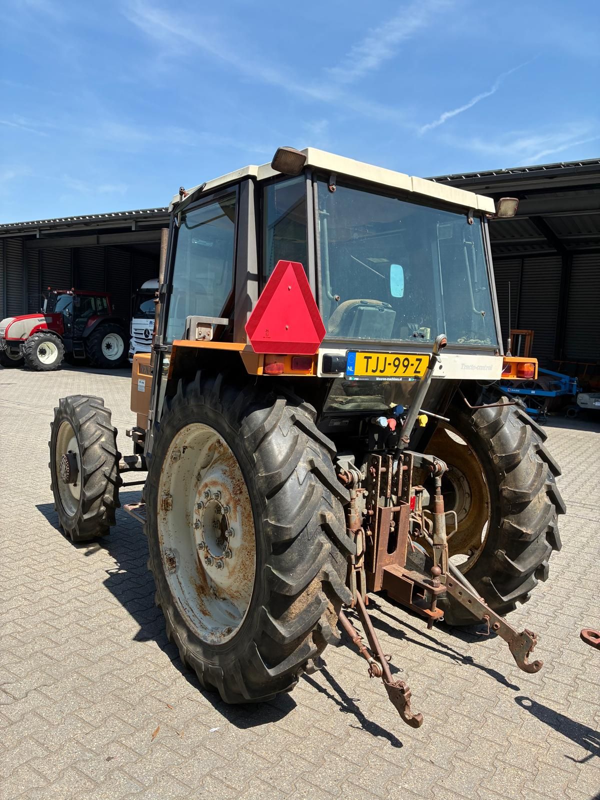 Renault 75-14 LS tractor