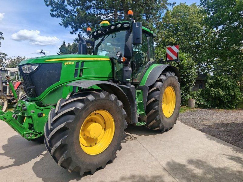 John Deere 6250R