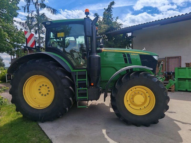 John Deere 6250R