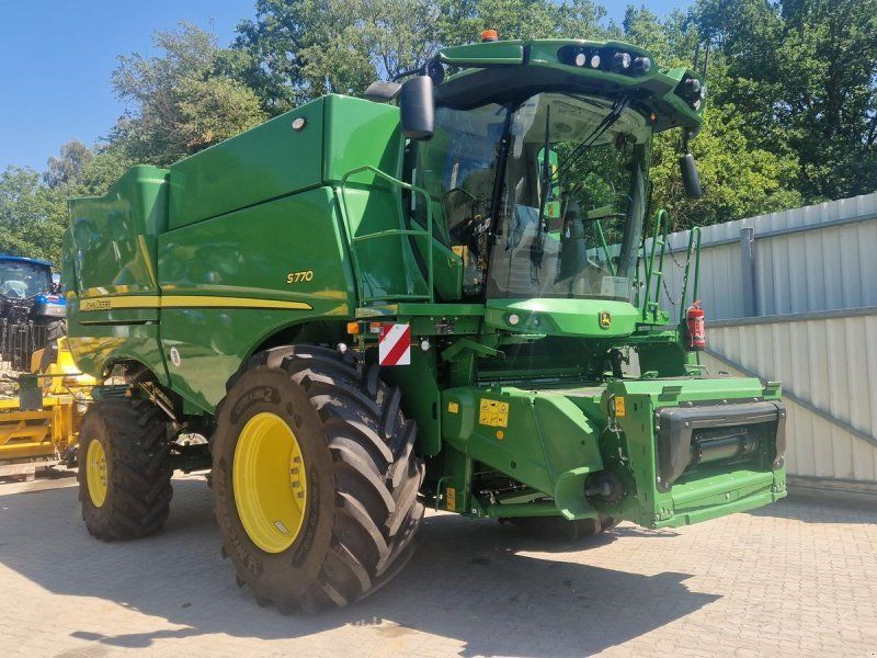 John Deere S770