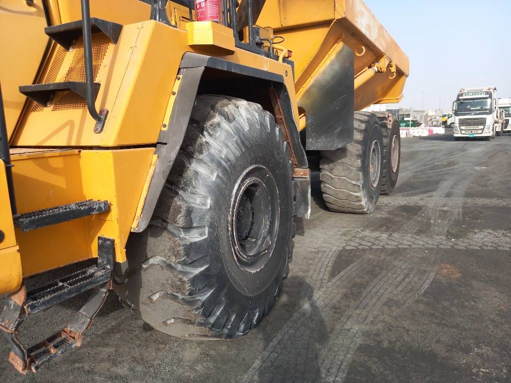 Komatsu HM400-3R (4 units available for sale in Abu Dhabi)
