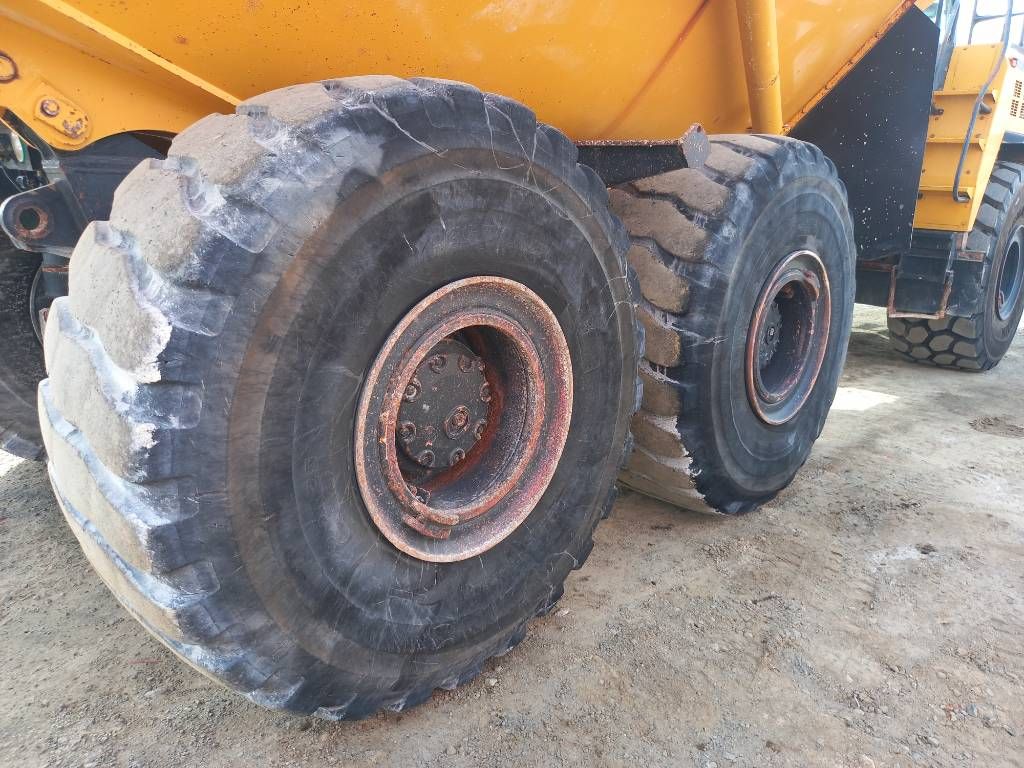 Komatsu HM400-3R (4 units available for sale in Abu Dhabi)