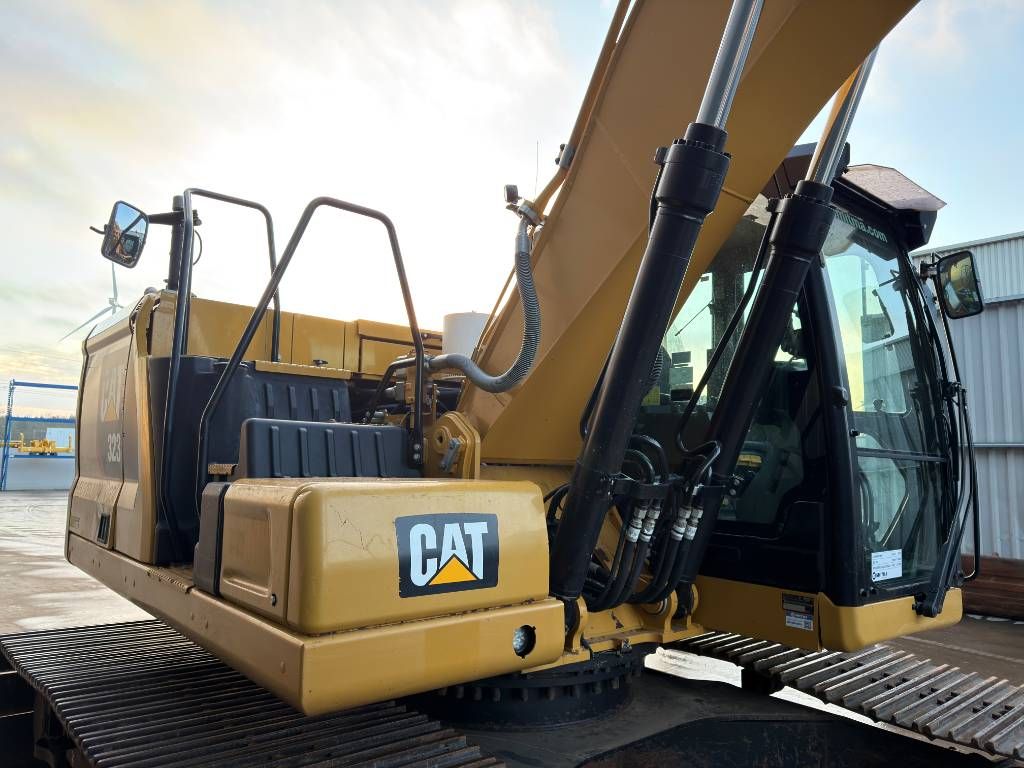 CAT 323 07B