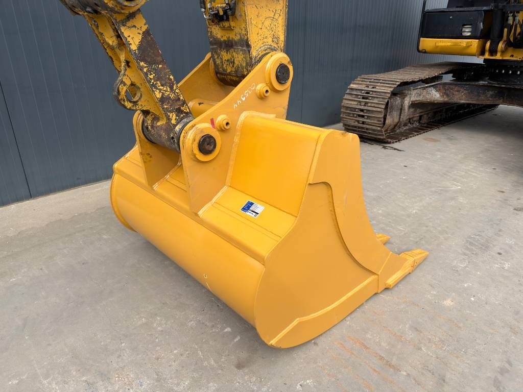 CAT 323EL VA