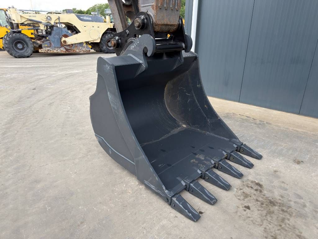 Volvo EC300E L | Only 2000 Hours!