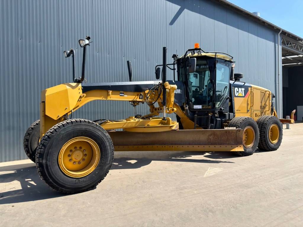 CAT 140M2