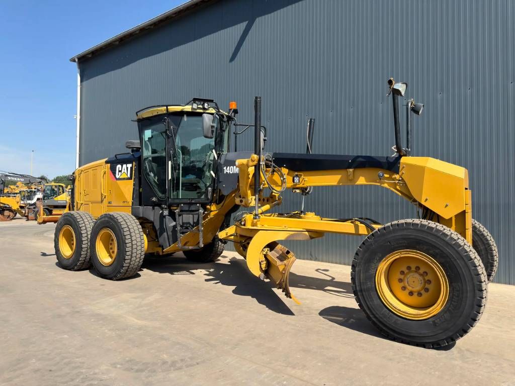CAT 140M2