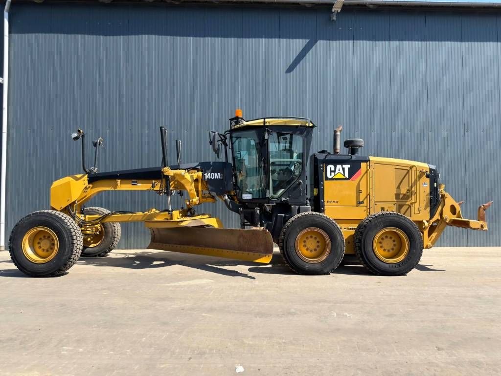 CAT 140M2