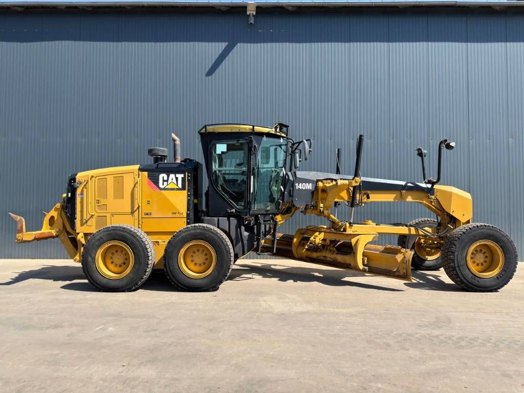 CAT 140M2