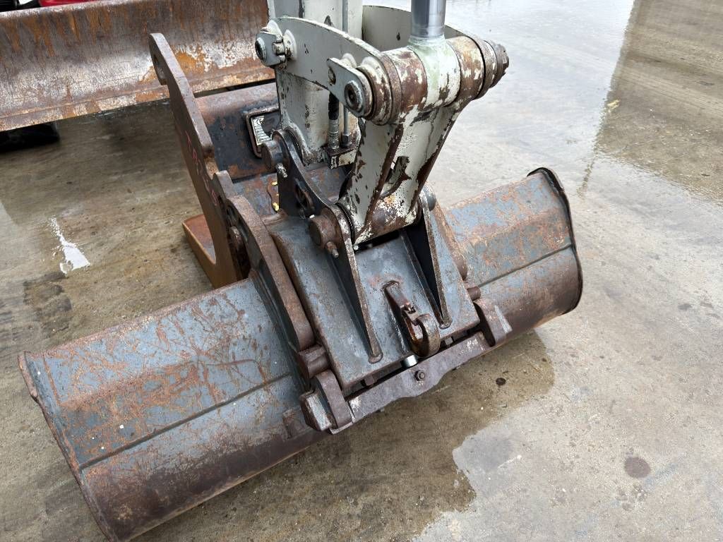 Takeuchi TB235
