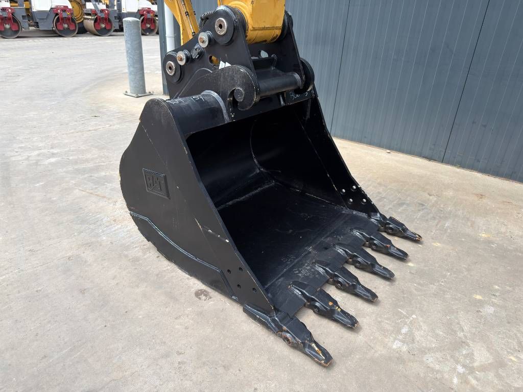 CAT M318F