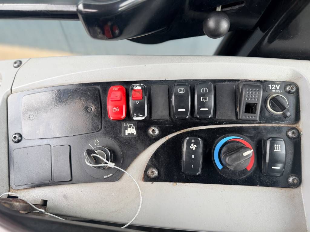 CAT 907M