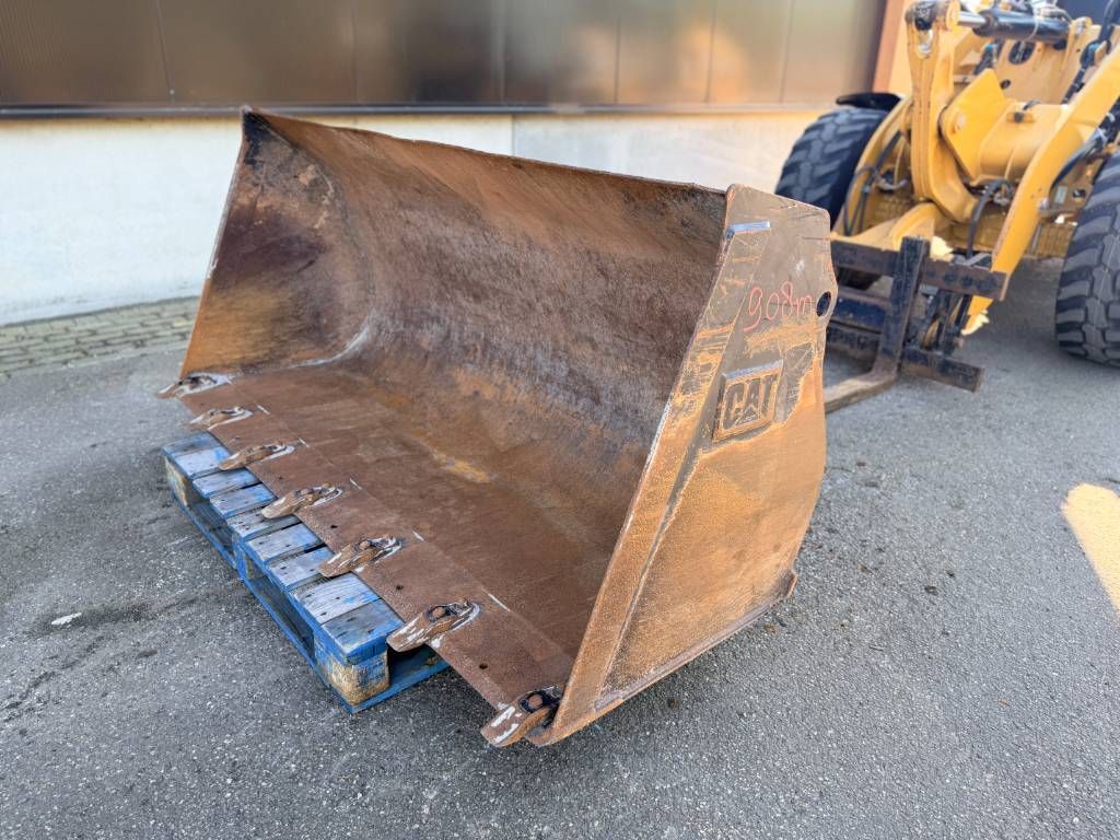 CAT 908M | NEW TYRES