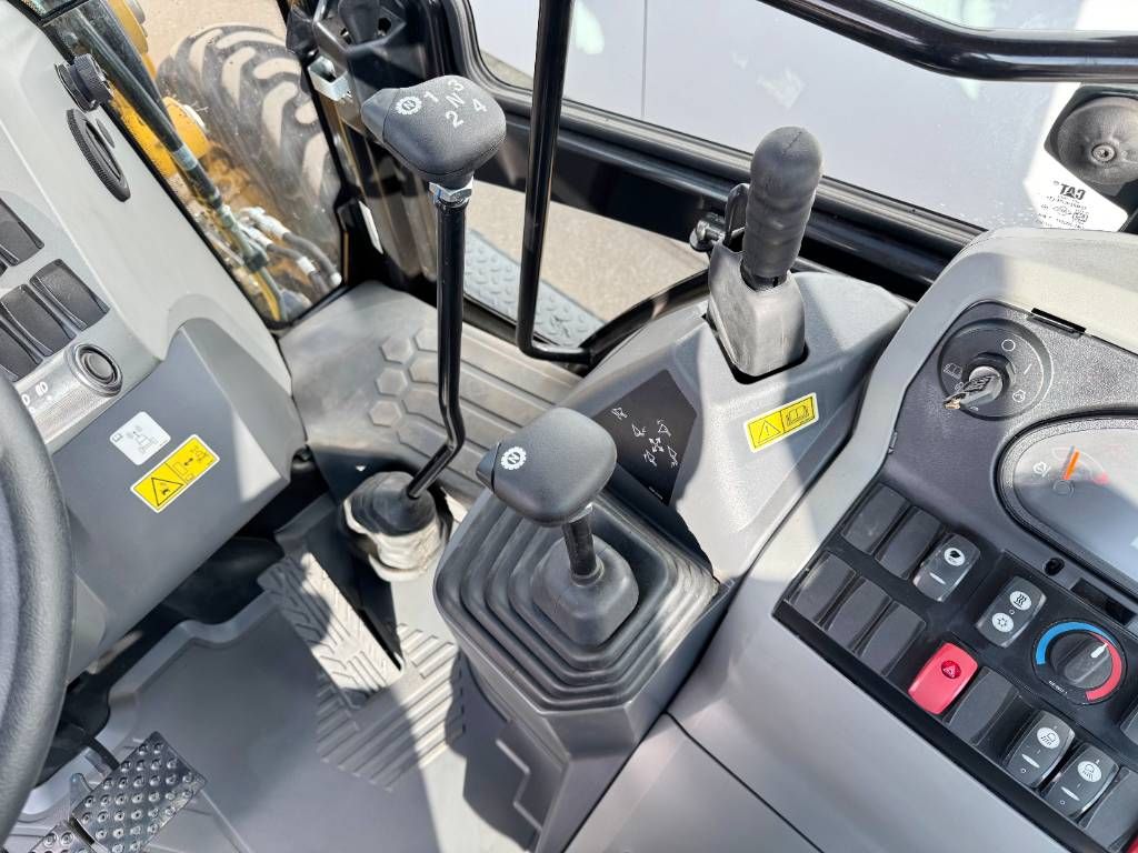 CAT 424 4WD - Hammer Lines / Airco