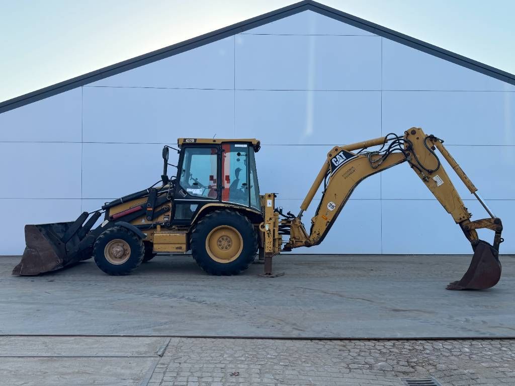 CAT 432D - Telescopic Boom / Hammer Lines