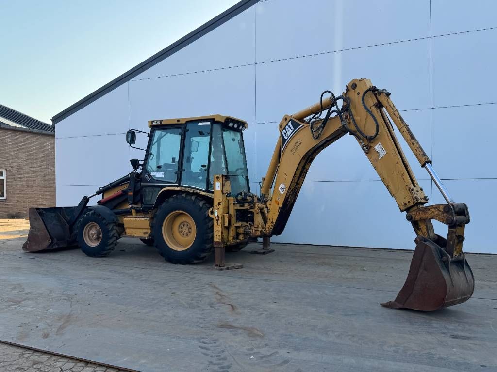 CAT 432D - Telescopic Boom / Hammer Lines