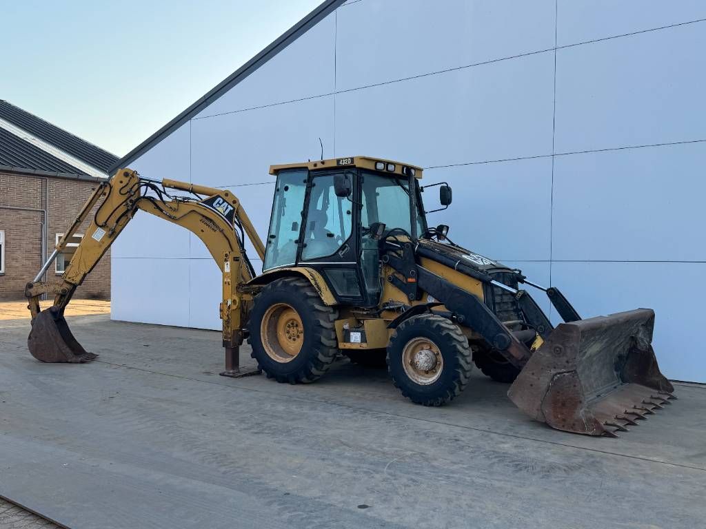 CAT 432D - Telescopic Boom / Hammer Lines