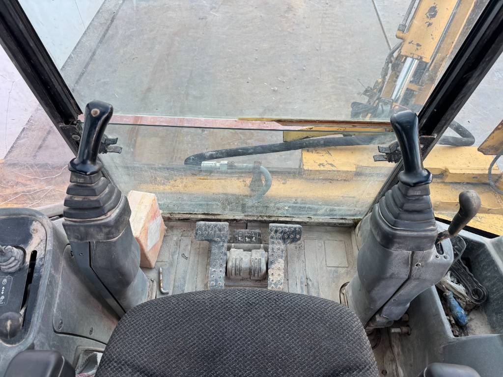 CAT 432D - Telescopic Boom / Hammer Lines