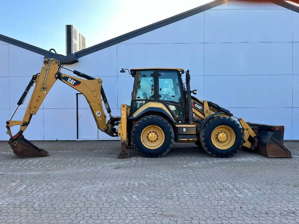 CAT 444F2 - Telescopic Boom / 4WS / Hammer Lines