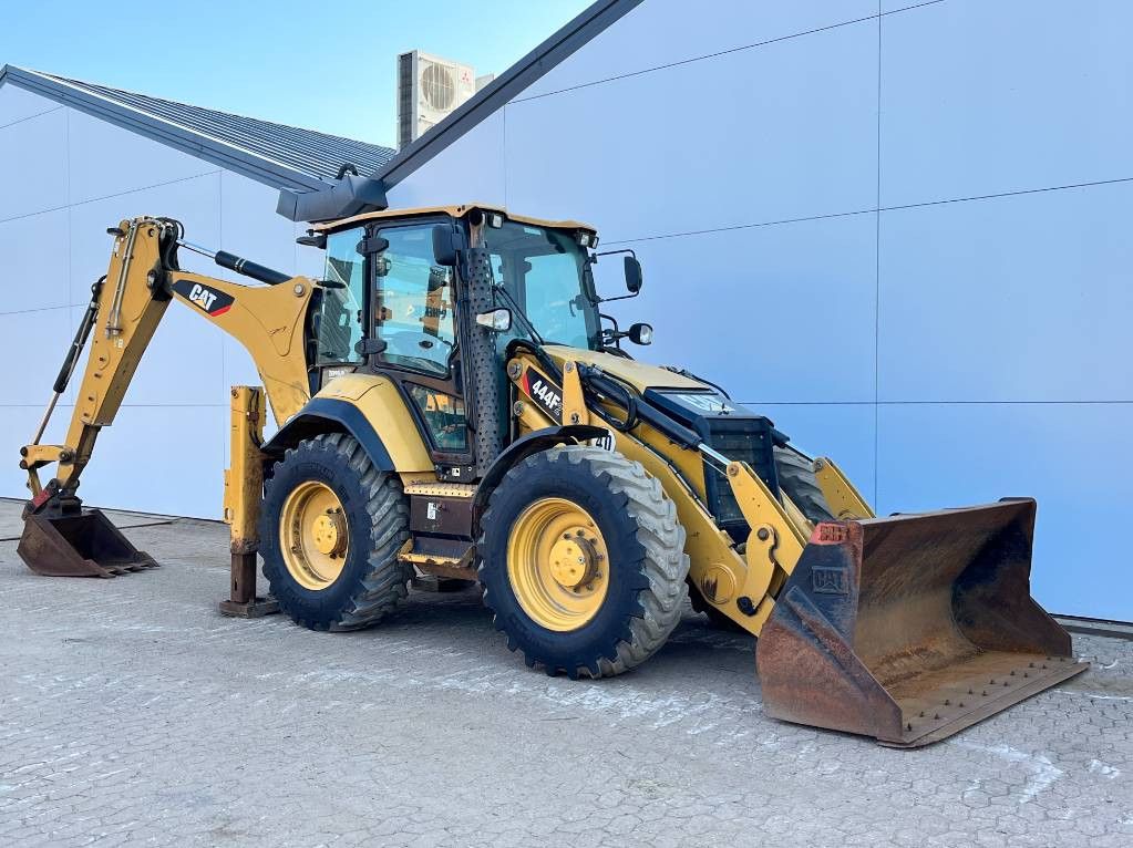 CAT 444F2 - Telescopic Boom / 4WS / Hammer Lines