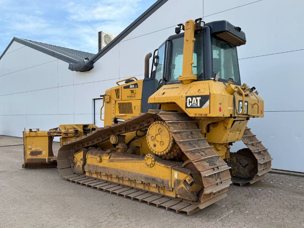CAT D6N LGP - German Machine / Folding Blade