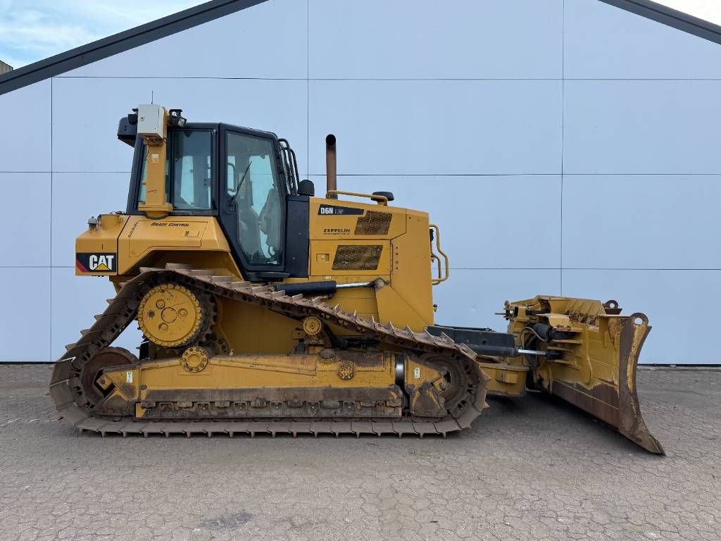 CAT D6N LGP - German Machine / Folding Blade