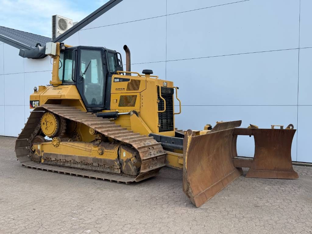 CAT D6N LGP - German Machine / Folding Blade