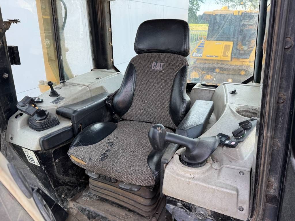 CAT D6N LGP - German Machine / Folding Blade