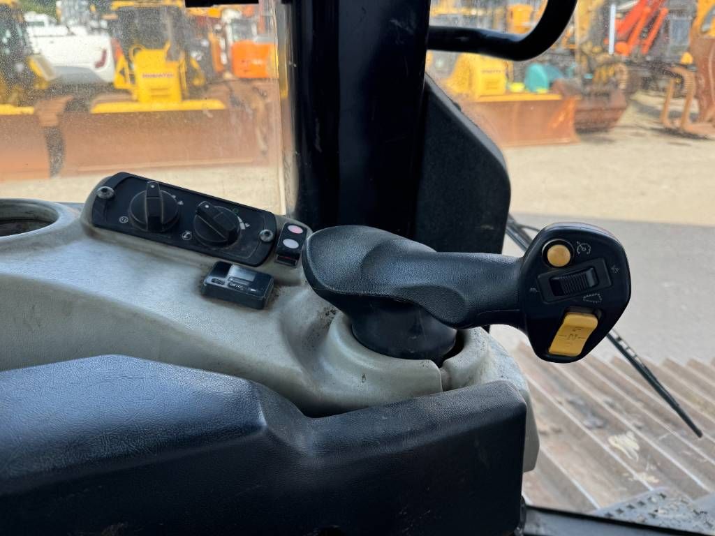 CAT D6N LGP - German Machine / Folding Blade