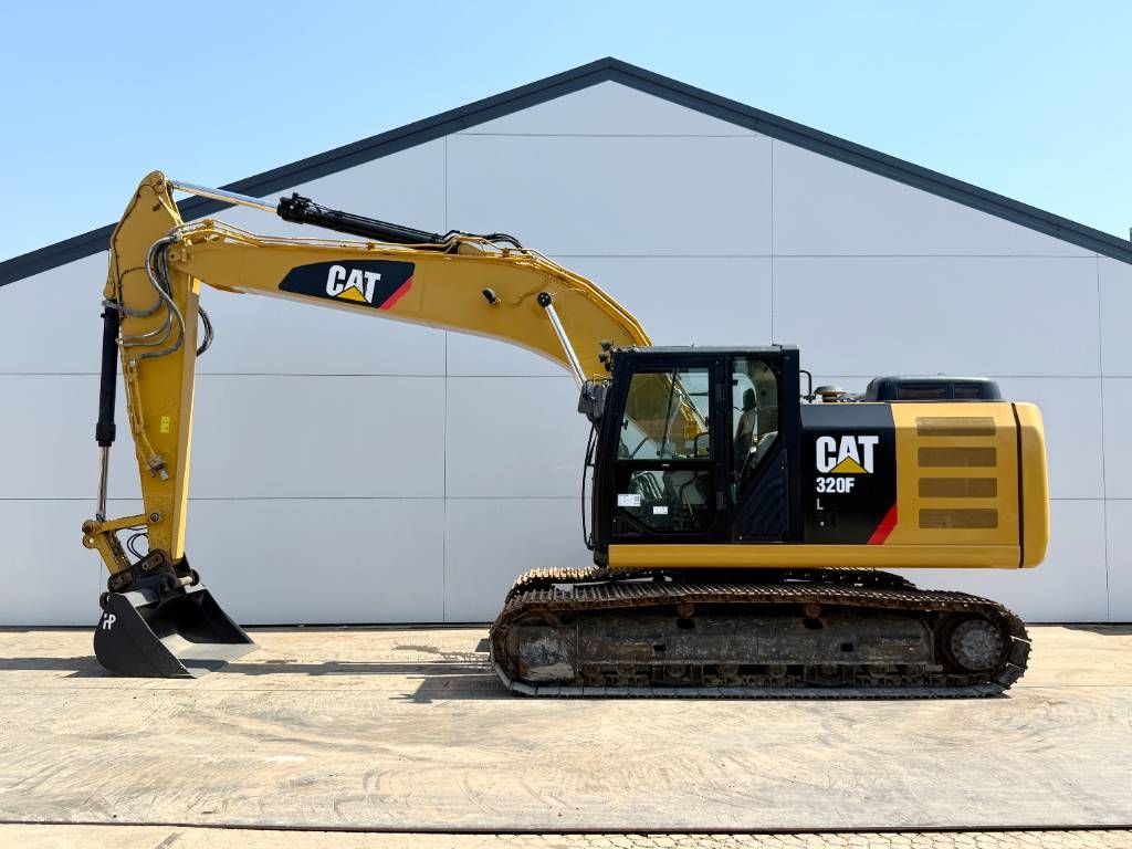 CAT 320FL - New Bucket / Hammer Lines / Camera
