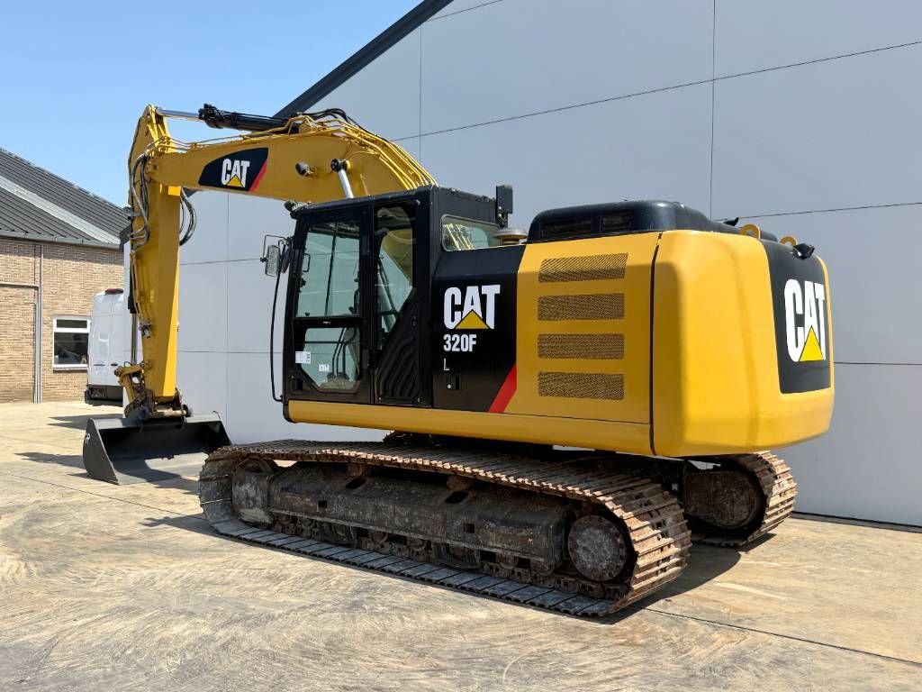 CAT 320FL - New Bucket / Hammer Lines / Camera