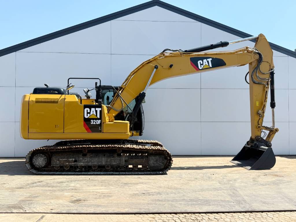 CAT 320FL - New Bucket / Hammer Lines / Camera