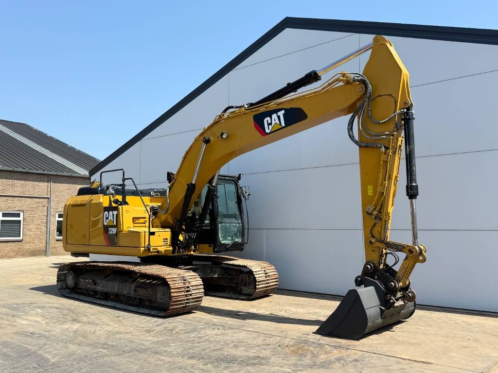 CAT 320FL - New Bucket / Hammer Lines / Camera