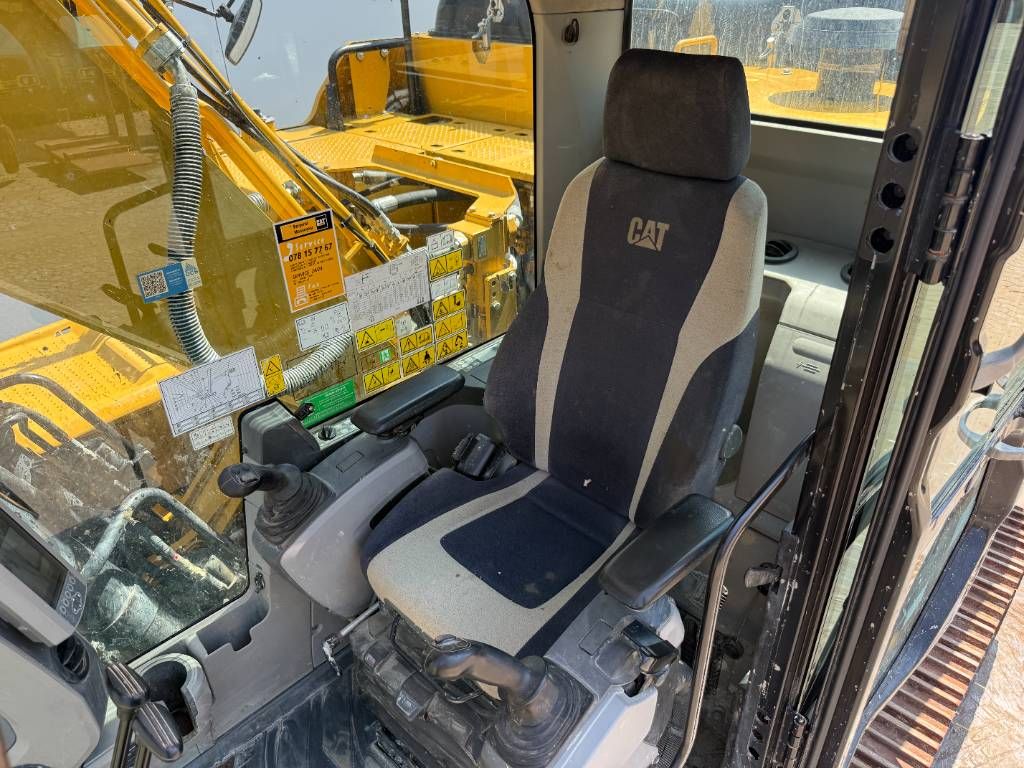 CAT 320FL - New Bucket / Hammer Lines / Camera
