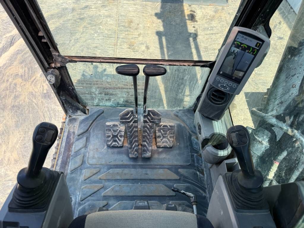 CAT 320FL - New Bucket / Hammer Lines / Camera