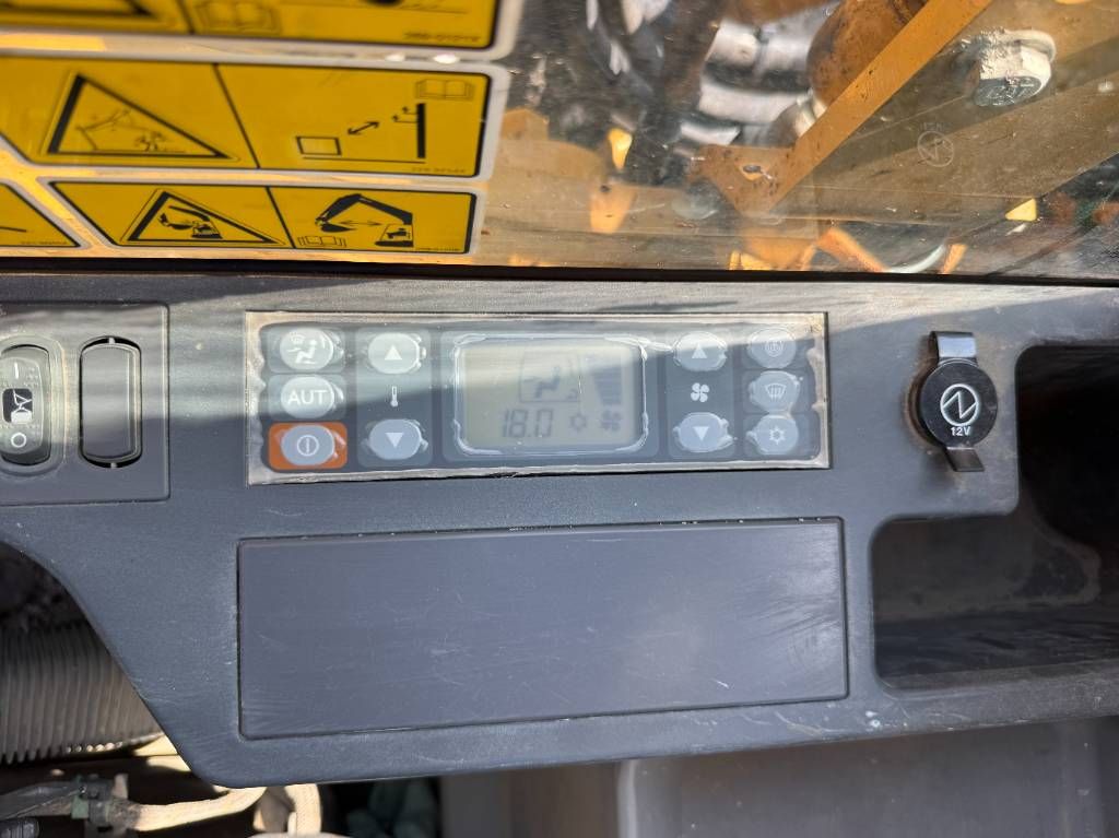 CAT 320FL - New Bucket / Hammer Lines / Camera