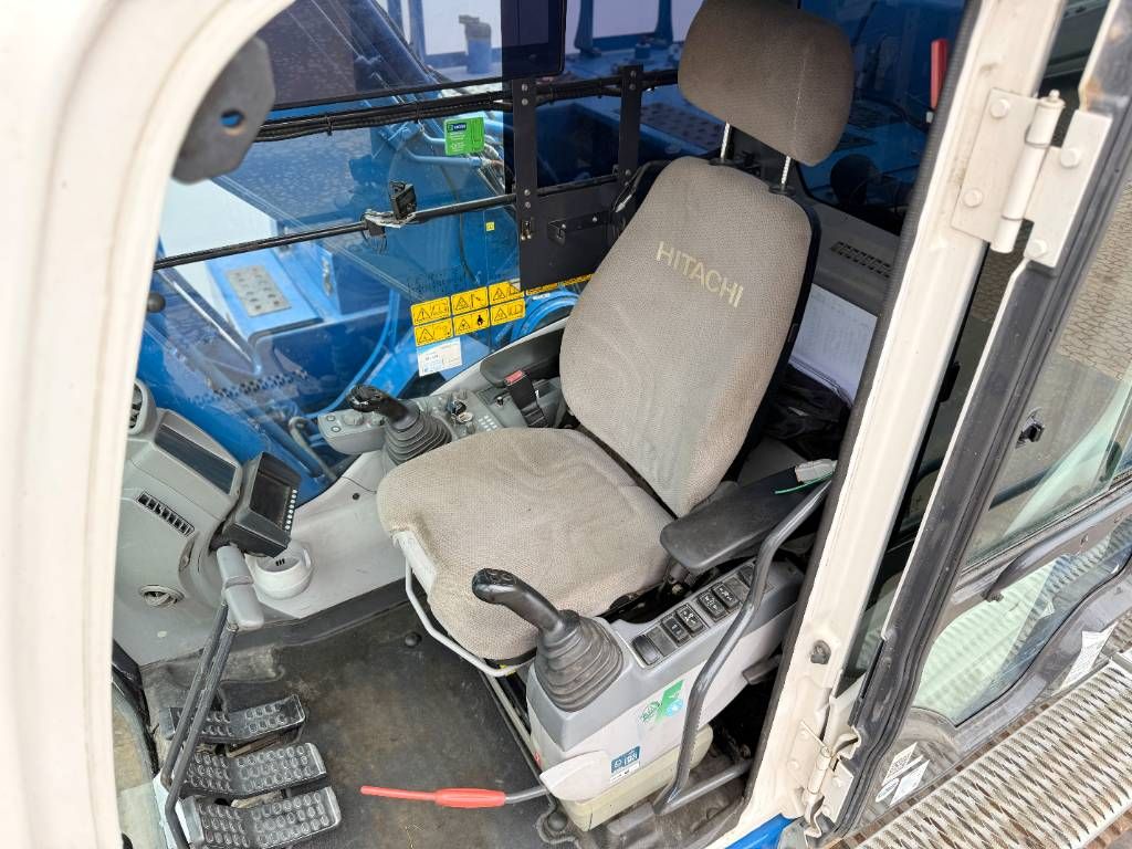 Hitachi ZX250LC-6 - Isuzu - Hammer Lines / Isuzu Engine